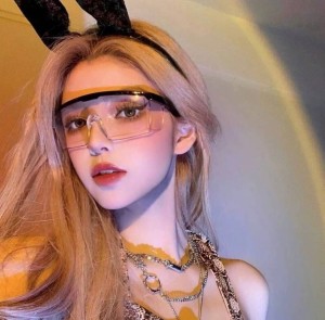 抖音举报对方多久封号抖音平台对违规行为的处理是一个严肃的过程。对于用户的行为,抖音会根据其性质和严重程度进行不同的处罚。在被发现有违规行为后,抖音通常会对违规者进行警告、禁言等处理,并且可能对其进行后续的审核。
